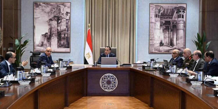 رئيس الوزراء يتابع الموقف التنفيذي لأعمال اللجنة المشتركة المشكلة لتصويب تواجدات طرح النهر