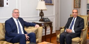 وزير الخارجية يستقبل وزير البترول والثروة المعدنية