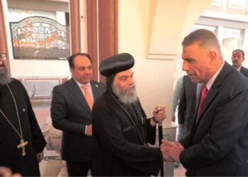 بالصور و بمناسبة أعياد الميلاد المجيد .. محافظ أسوان يتقدم المهنئين للأخوة الأقباط بكنائس الأرثوذكس والإنجلية والكاثوليك