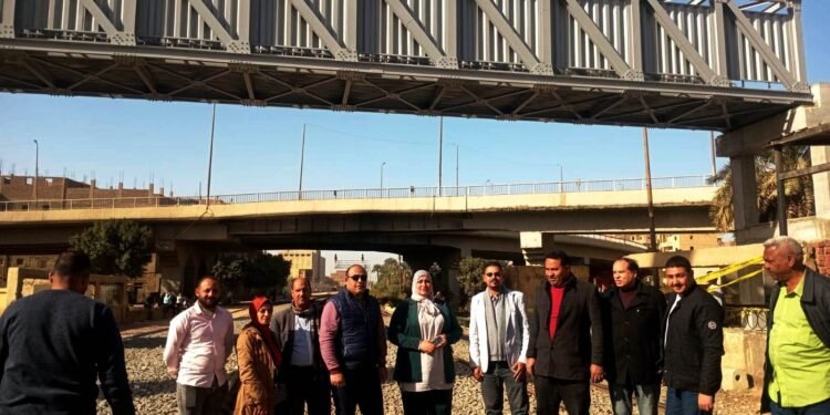 محافظ سوهاج يتابع استكمال كوبري مشاة الثلاث كباري تمهيدًا لافتتاحه