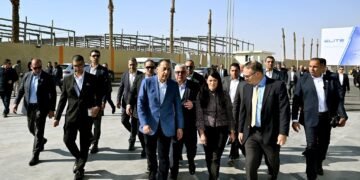 رئيس الوزراء يبدأ جولة موسعة لافتتاح مشروعات صناعية ولوجستية جديدة بالمنطقة الاقتصادية لقناة السويس