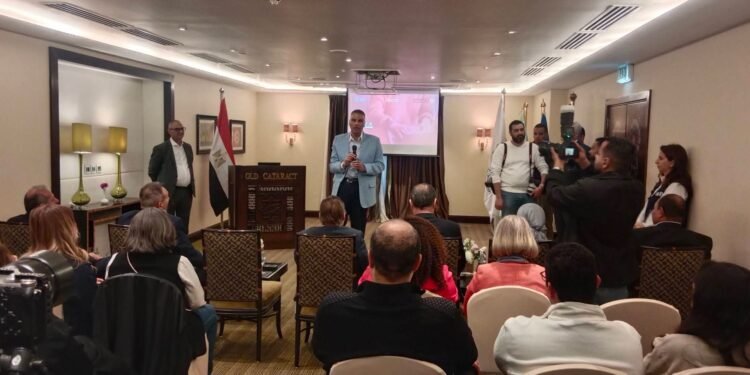 محافظ البنك المركزى المصرى ووزير الزراعة ومحافظ أسوان يشهدون عرض تقديمى لمشروع دعم صغار المزارعين بالمحافظة