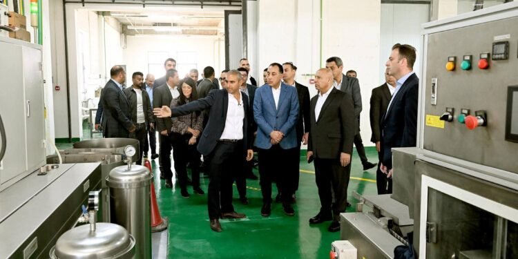 رئيس الوزراء يفتتح مصنع “سي إي سي” لإنتاج “رولمان البلي” وكراسي التحميل والمسبوكات بمنطقة السخنة الصناعية باستثمارات 3 ملايين دولار
