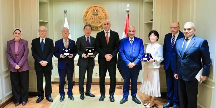 وزير التربية والتعليم يبحث مع وفد البرلمان الياباني سبل مواصلة تعزيز التعاون المشترك في مجال التعليم قبل الجامعي
