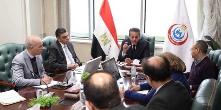 نائب رئيس الوزراء وزير الصحة يبحث مع وفد شركة «Ortho House» تعزيز التعاون في جراحات العظام والمفاصل