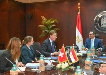 وزير الاستثمار يلتقي السفير السويسري بالقاهرة لبحث سبل تعزيز التعاون الاقتصادي المشترك واستعراض فرص الاستثمار المستقبلي