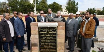 محافظ أسوان يضع حجر الأساس لكوبرى المشاة الجديد بكيما .. ويؤكد مشروع حيوى لتعزيز معايير الأمان والحفاظ على سلامة أرواح المواطنين