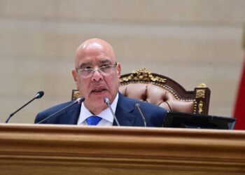 محافظ أسوان يهنئ رئيس مجلس النواب ووكيلى المجلس ونواب المحافظة.. ويؤكد: تكاتف الجهود لإستكمال مسيرة البناء والتنمية