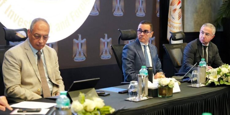 وزير الاستثمار والتجارة الخارجية يلتقي أعضاء اتحاد المستثمرين ويستعرض الرؤى والمقترحات الرامية لتعزيز الاستثمار المحلي