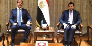 وزير الشباب والرياضة يبحث مع رئيس شركة استادات ونائب رئيس الشركة المتحدة للرياضة دعم الاتحادات والتعاون المشترك