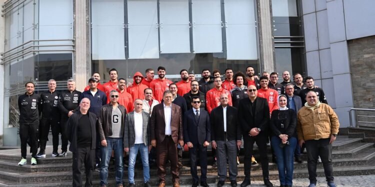 وزير الشباب والرياضة يحفز ويؤازر لاعبي منتخب مصر لكرة اليد قبل السفر إلى رواندا للمشاركة في أمم أفريقيا