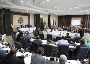 محافظ أسوان يشيد بإختيار وزارة التربية والتعليم بإختيار مدارس فنية للعمل بنظام التكنولوجيا التطبيقية تساهم فى تأهيل أبنائنا الطلاب لسوق العمل