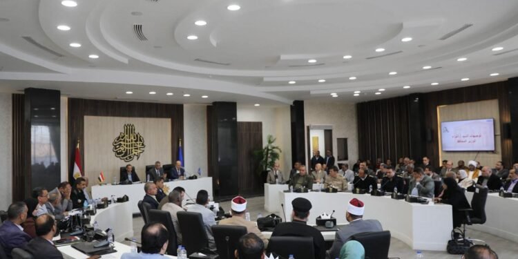 محافظ أسوان يشدد على الإستعداد المبكر لمواجهة السيول والأمطار ويؤكد على التنسيق الميدانى الكامل لحماية المواطنين