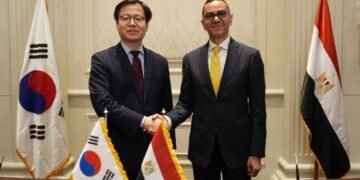 وزير الاستثمار والتجارة الخارجية ووزير التجارة والصناعة والموارد بجمهورية كوريا الجنوبية يوقعان بيانًا بشأن اتفاقية الشراكة الاقتصادية بين البلدين