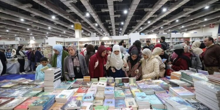5 ملايين زائر لمعرض القاهرة الدولي للكتاب خلال 10 أيام… رقم قياسي جديد في دورته الـ57