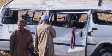 إصابة 6 أشخاص إثر انقلاب سيارة ميكروباص بأطفيح