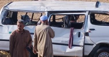 إصابة 6 أشخاص إثر انقلاب سيارة ميكروباص بأطفيح