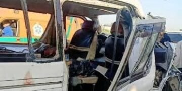 إصابة 22 شخصا فى انقلاب سيارة عمالة زراعية بصحراوى البحيرة