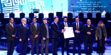 وزير الثقافة يكرم د. أحمد مجدي بآداب عين شمس