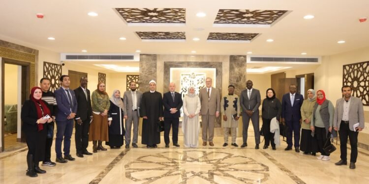 المجلس القومي للمرأة يشارك في ملتقى «وافدات الأزهر.. شموس مضيئة»