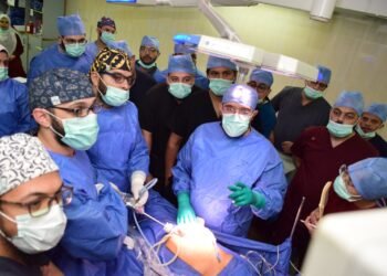 اجراء أول جراحة متطورة لاستئصال أورام المريء بالمناظير ..إنجاز طبي غير مسبوق بمستشفيات سوهاج الجامعية