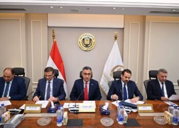 وزيرا التموين والزراعة ورئيس جهاز مستقبل مصر يبحثون مستقبل صناعة السكر