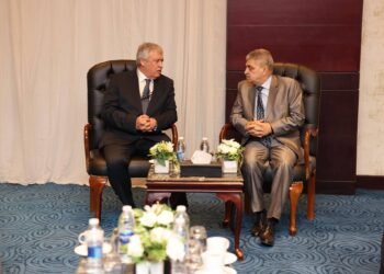 الفريق أسامة ربيع يبحث مع وزير النقل الأردني سبل تعزيز التعاون وتبادل الخبرات في مجالات الصناعة البحرية