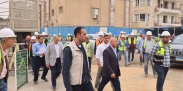 بيان عن حدوث كسر في ماسورة مياه وهبوط أرضي بجوار أحد العقارات بمنطقة مصر القديمة