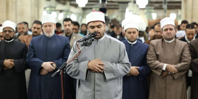 بتوجيهات الإمام الأكبر.. الأزهر يقدِّم الطالب محمد عبد النبي جادو الطالب بكلية الطب كأول طالب جامعي يؤم المصلين في الجامع الأزهر