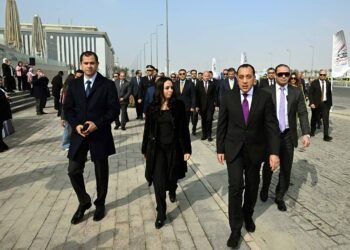 رئيس الوزراء يشهد إطلاق المبادرة الرئاسية “أبواب الخير” لدعم الأسر الأولي بالرعاية خلال شهر رمضان المبارك