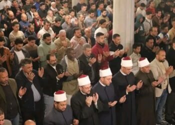 كبار القراء ونجوم «دولة التلاوة» يحيون ثامن ليالي رمضان بتلاوات ندية وابتهالات روحانية عامرة في المساجد الكبرى