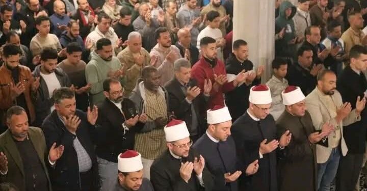 كبار القراء ونجوم «دولة التلاوة» يحيون ثامن ليالي رمضان بتلاوات ندية وابتهالات روحانية عامرة في المساجد الكبرى