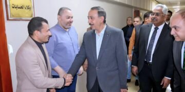 محافظ سوهاج يتفقد إدارات الديوان العام