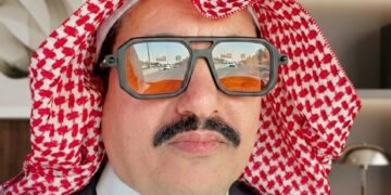 كيف يقدم عيد عواض القرني نصائحه في الصناعات الجلدية؟