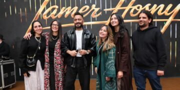 تفاعل جماهيري كبير مع تامر حسني في حفل رمضاني بالقاهرة