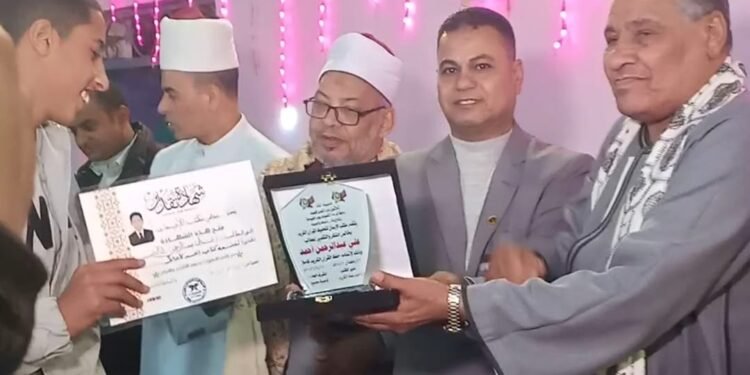 مكتب الايمان بشطورة يكرم الفائزين في مسابقه القران الكريم بسوهاج