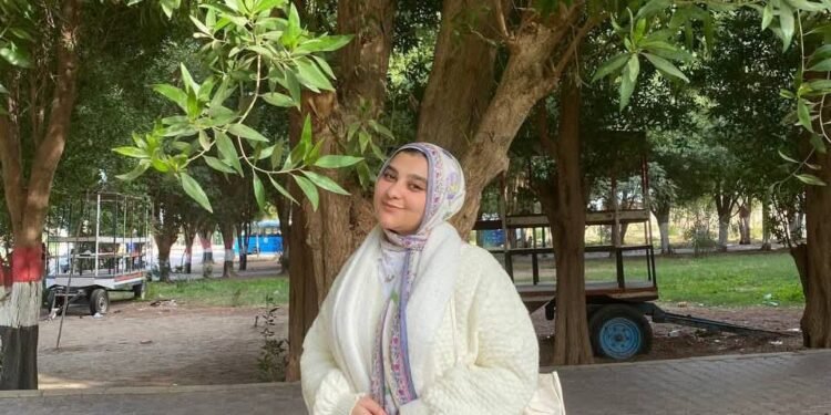 طالبتين بقسم اللغة الألمانية بكلية الالسن بجامعة سوهاج يحصلان علي منحة للدراسة الصيفية في ألمانيا من الهيئة الألمانية للتبادل العلمي DAAD.