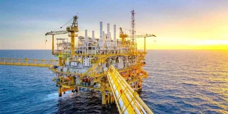 بئر جديدة تبدأ إنتاج الزيت الخام من حقل بلاعيم البحري بمنطقة شمال سيناء معدل الإنتاج نحو 1500 برميل زيت خام يوميًا،