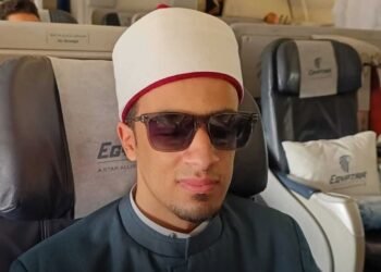 بعد نجاح كبير في الإمارات..الشيخ محمدأحمدحسن يعود إلى مصر والناس تمسّكتبه حتى آخر ليلة