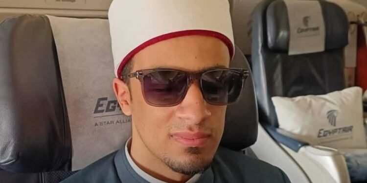 بعد نجاح كبير في الإمارات..الشيخ محمدأحمدحسن يعود إلى مصر والناس تمسّكتبه حتى آخر ليلة