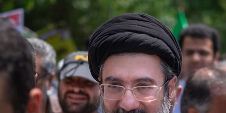 القناة 12 الإسرائيلية: مجتبى خامنئي أصيب لكنه ما زال على قيد الحياة