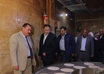 محافظ دمياط يتابع إنتاج الخبز المدعم بمخبز ميت أبو غالب