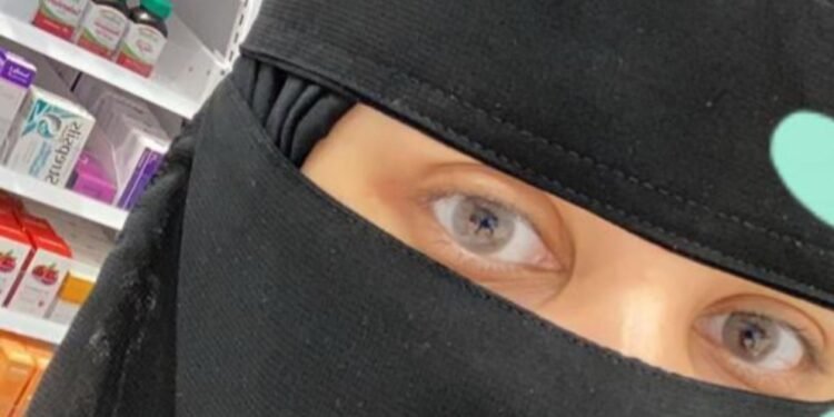 هياء دكتوره صيدلانية.. مزيج من التثقيف الجمالي واللحظات الحياتية