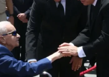 السيسي على رأس مشيعي جنازة والد الدكتور مصطفى مدبولي