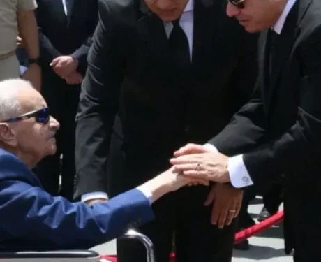 السيسي على رأس مشيعي جنازة والد الدكتور مصطفى مدبولي