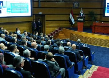 وزير البترول والثروة المعدنية لرؤساء شركات الإنتاج : تطبيق استراتيجية الحفر الأفقي والتكسير الهيدروليكي لزيادة إنتاج مصر البترولي