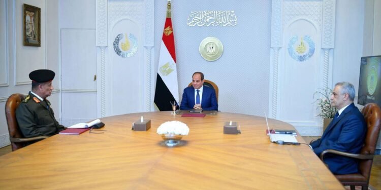 السيسي: توطين الصناعات الدفاعية وزيادة نسب التصنيع المحلي ضرورة استراتيجية