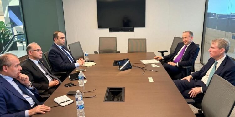 وزير الاستثمار والتجارة الخارجية يستعرض مع قيادات معهد التمويل الدولي ملامح استراتيجية الحكومة من خلال صندوق مصر السيادي والتوسع الإستثماري في الأسواق الأفريقية