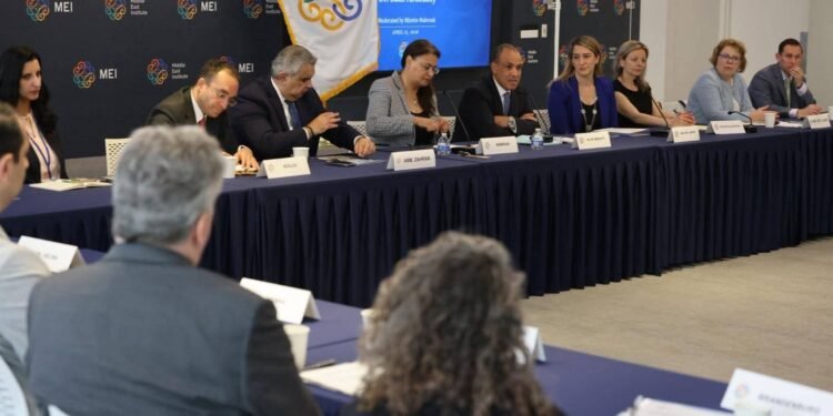 وزير الخارجية يشارك في مائدة مستديرة في “معهد الشرق الأوسط” بواشنطن ويستعرض محددات الموقف المصري من الأزمات الاقليمية