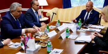 وزير الخارجية يلتقي رئيس لجنة الشئون الخارجية بمجلس النواب الأمريكي حول تطورات الأوضاع الإقليمية الراهنة في  المنطقة